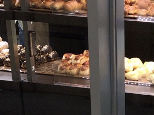 おいしいパン_ドゥ マゴ パリ 2号店
