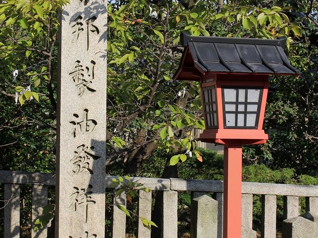製油発祥の地であることを示す碑。_離宮八幡宮