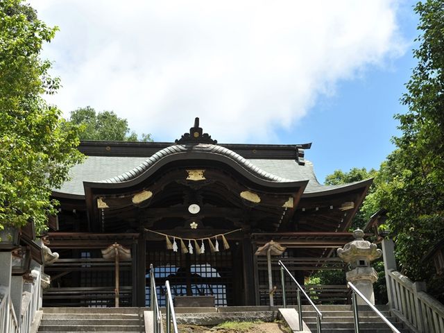 石段を上った所にある拝殿_備後護国神社