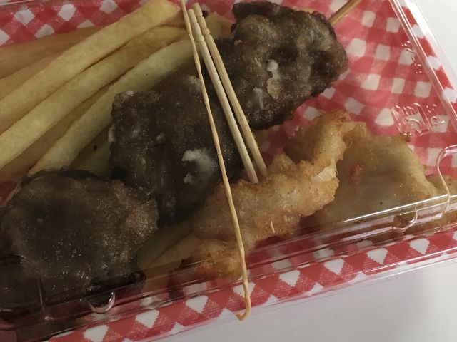 ワニの唐揚げとダチョウの串焼き_サバンナ