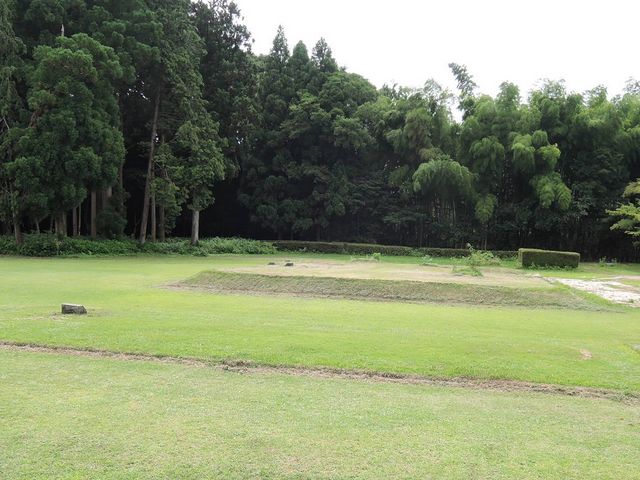 土塁の高さがしっかり設けられている_伯耆国分寺跡