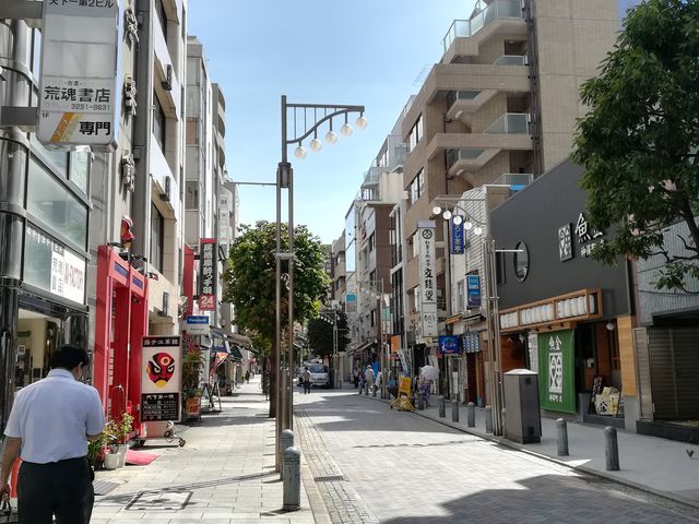 お昼にもなると活気があります_すずらん通り