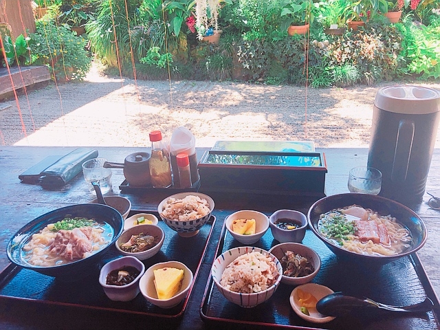沖縄そば定食。値段もリーズナブルです。_琉球茶房あしびうなぁ