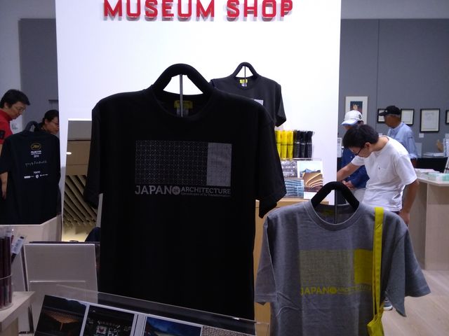 展覧会関係のものが売っています_ROPPONGI HILLS ART & DESIGN STORE