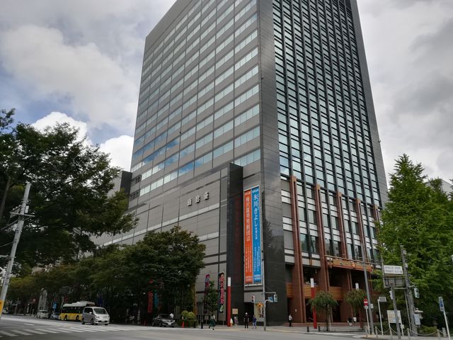 大きくて目立ちます。_明治座