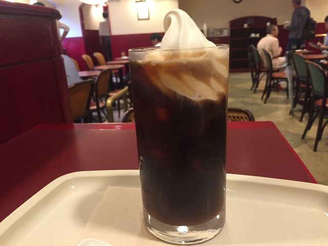 コーヒーフロートのソフトクリーム美味しいです。_カフェ・ベローチェ 神楽坂