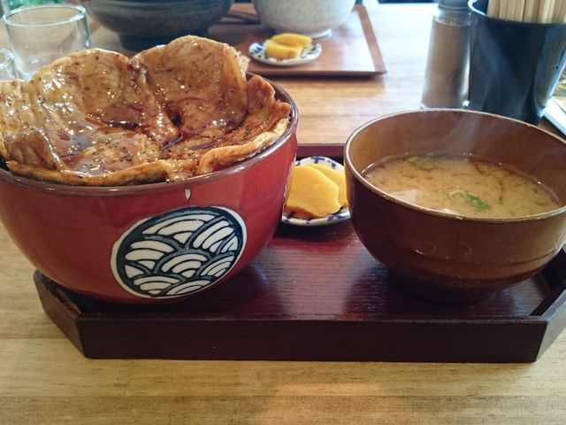 豚丼(並)1080円_ぽっぽ亭