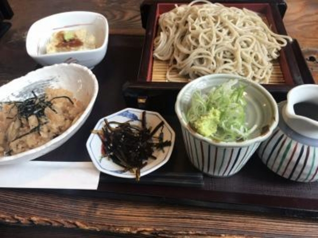 蕎麦は少し硬めでした。_萬八