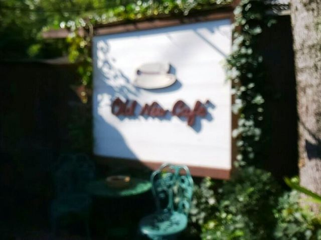 店舗前駐車場の脇にある看板_OldNewCafe