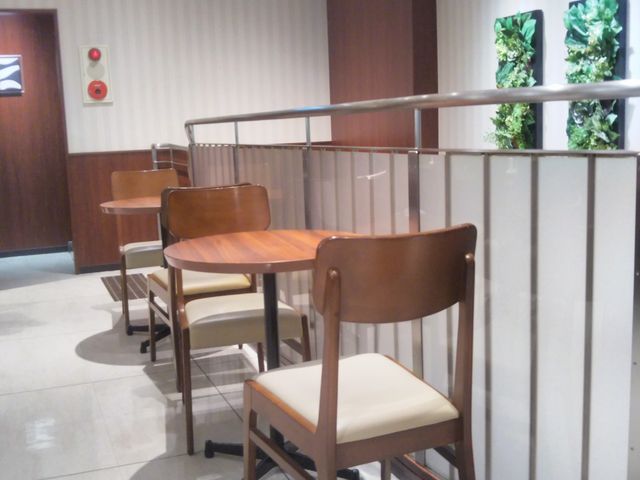 『ドトールコーヒーショップ 京橋中央通り店』。_ドトールコーヒーショップ 京橋中央通り店(GOURMET COFFEE DOUTOR)