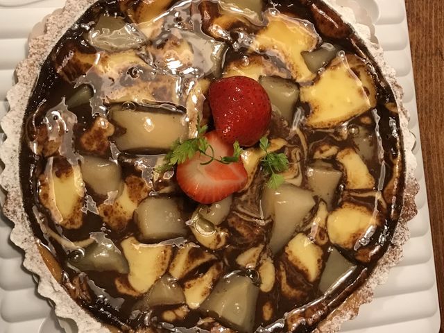 FLOの日、桃とチョコレートのタルト_フロプレステージュ小岩ポポ店