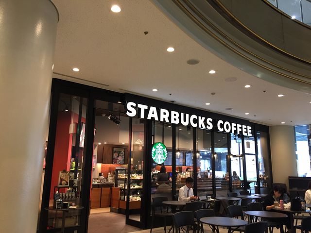 ビルの一階_スターバックス・コーヒー OBP松下IMPビル店