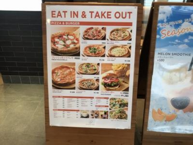 外にもメニューがあります。_ウルフギャング パック WOLFGANG PUCK PIZZA 大阪国際空港店