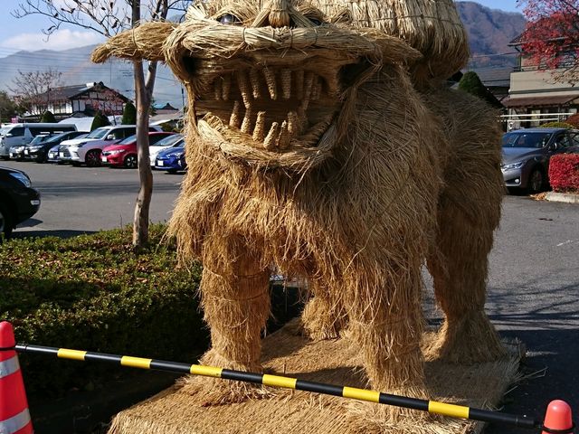 藁でできてます。_道の駅たくみの里