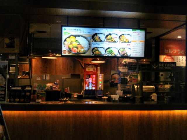 『野菜を食べるカレー camp express イオンモール幕張新都心店』。_野菜を食べるカレー camp express イオンモール幕張新都心店