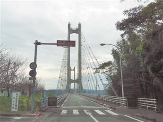 「呼子(ヨブコ)大橋」L=728m(唐津市離島加部島と九州本土)_呼子大橋