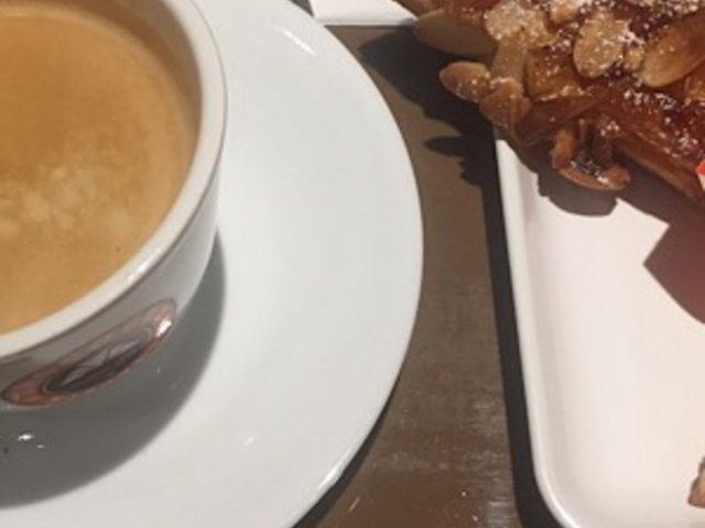 コーヒーとパンです。_サンマルクカフェ 荻窪南口店