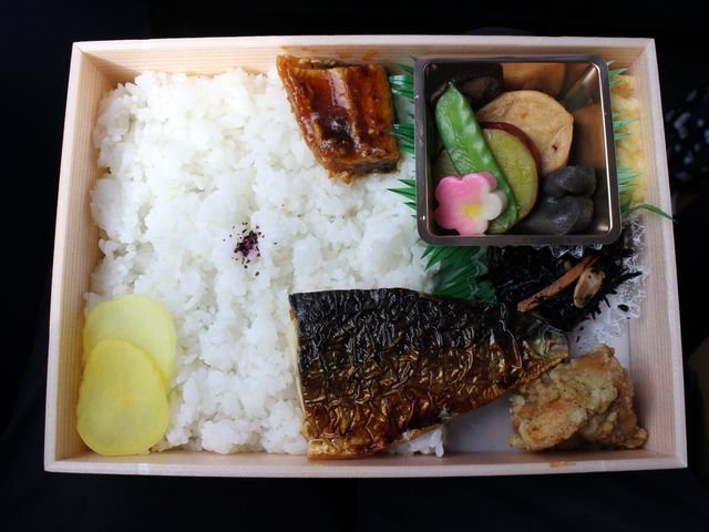 幕の内弁当_京都ロケ弁当 穂久彩太秦 本店