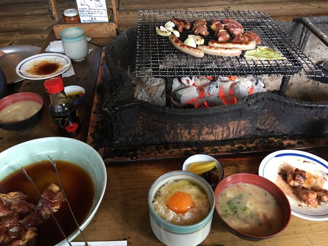 玉子かけごはんでいただくとまた美味しい♪_炭焼地鶏の店 らくだ山