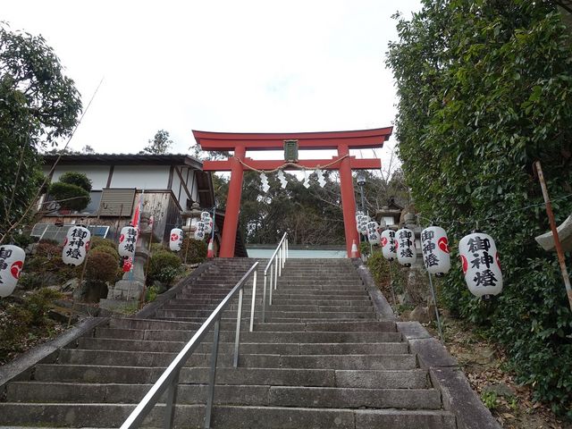 階段は結構長いです_粉河産土神社