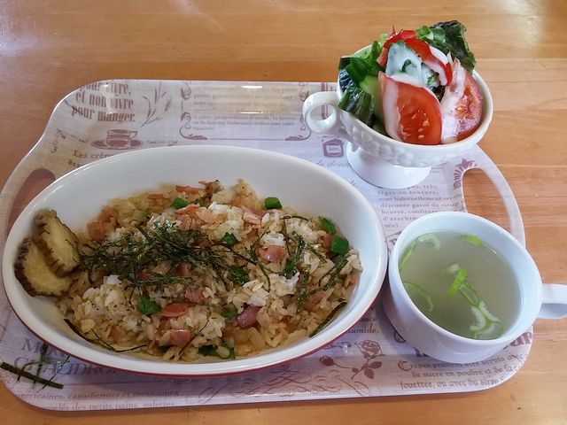 ベーコンピラフ_プルメリア
