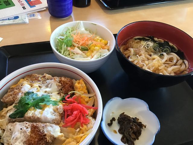 カツ丼に 温 うどん。_やまと屋本店