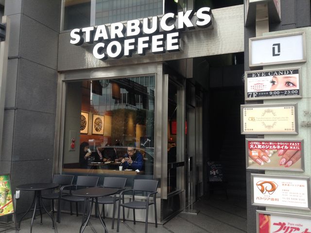 店頭_スターバックス・コーヒー アクセス表参道店