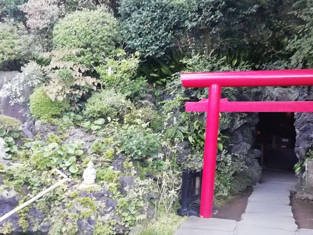 弁天窟への入口です_長谷寺 弁天窟