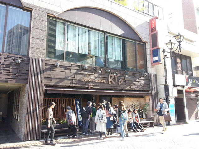 11時半開店前から長蛇の列でした。予約をオススメします。_サカナキュイジーヌ・リョウ