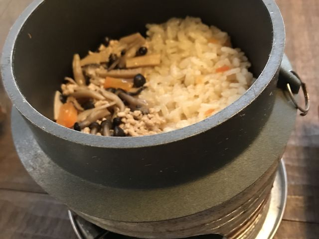1人づつ目の前で炊く炊き込みご飯。_かりほ庵