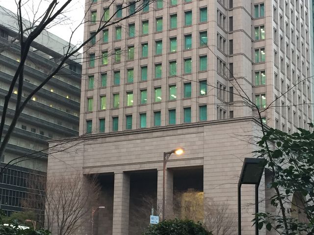 このビル裏手に落ち着いた雰囲気のカフェ有_スターバックス 大阪ガーデンシティ店