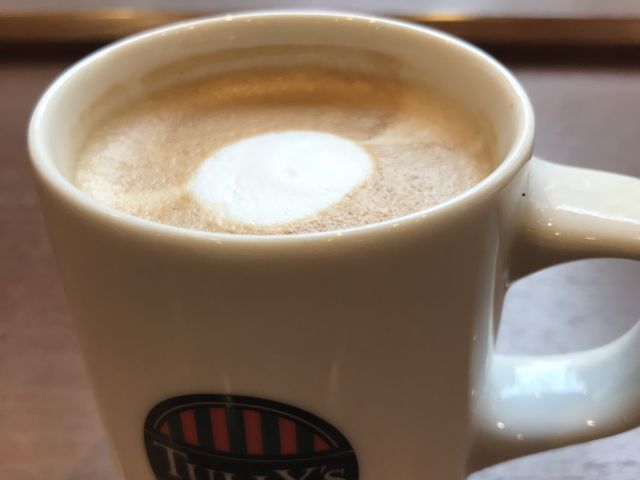 カフェラテ_タリーズコーヒー六本木1丁目店