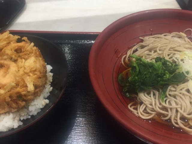 丼セットです。_箱根そば 本陣店