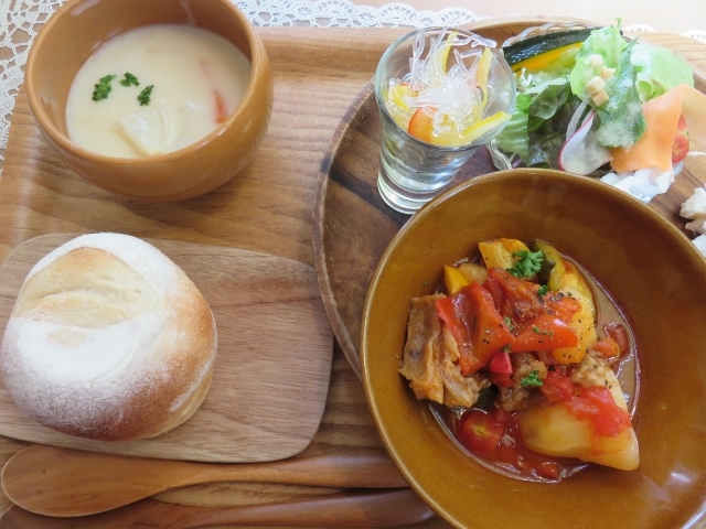 牛すじ肉と野菜のトマト煮込_Cafe je jardin