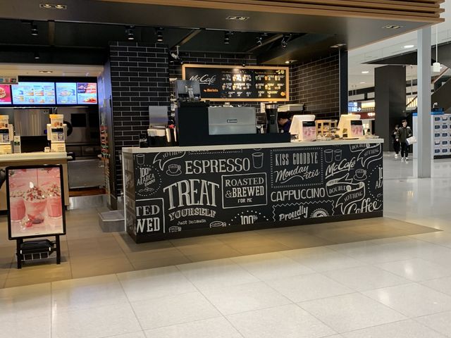正面_マクドナルド 関西国際空港店