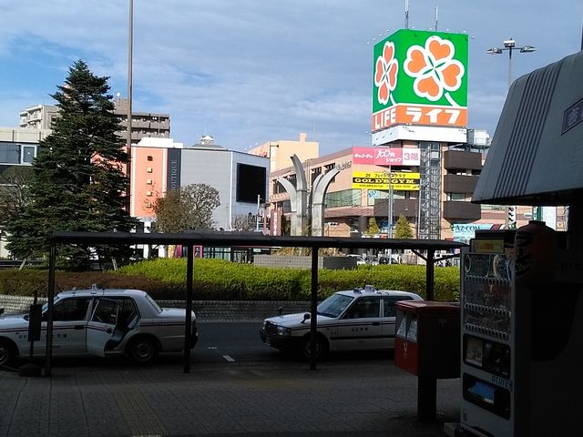 駅前_吉川駅南口 鯰モニュメント