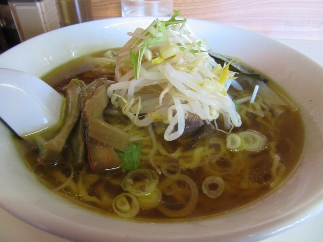 わんたんめん900円_しら鳥