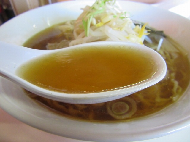 スープは醤油味_しら鳥