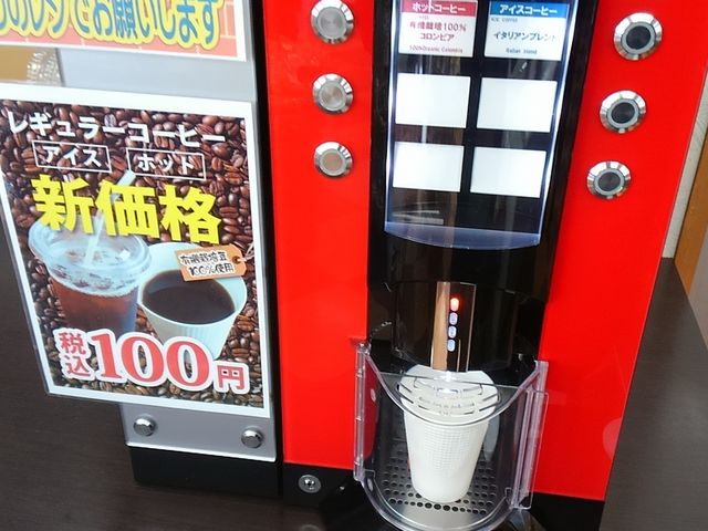 100円ドリップコーヒー。自販機より安いのは助かります。_北陸自動車道北鯖江下りハイウェイショップ