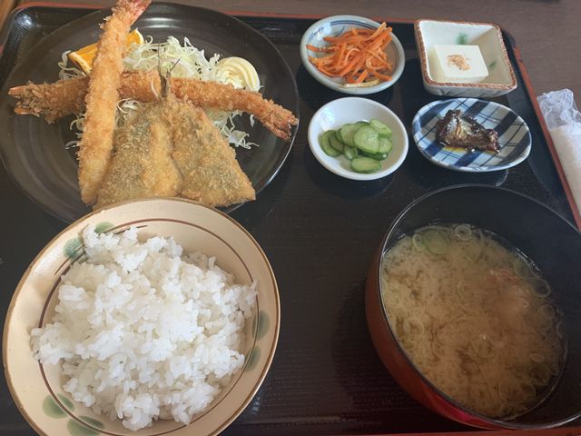 エビフライとあじフライ定食_望月