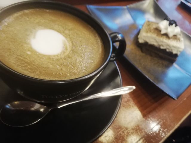 ほうじ茶ラテ_丸の内 CAFE 会