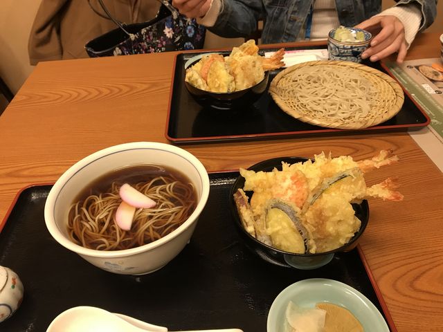 寒い時期ならかけそばもいいと思いますが、蕎麦を味わうならまずはざるそばで食べるべき!_旅館 わかば