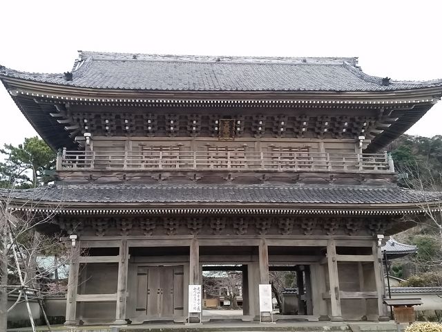 大きな山門に感動します。_大本山光明寺