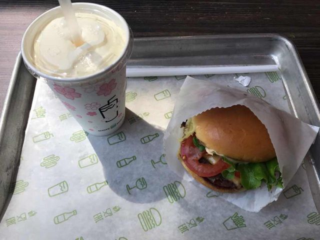 シェイクとハンバーガー_シェイク シャック アトレ恵比寿店(SHAKE SHACK)