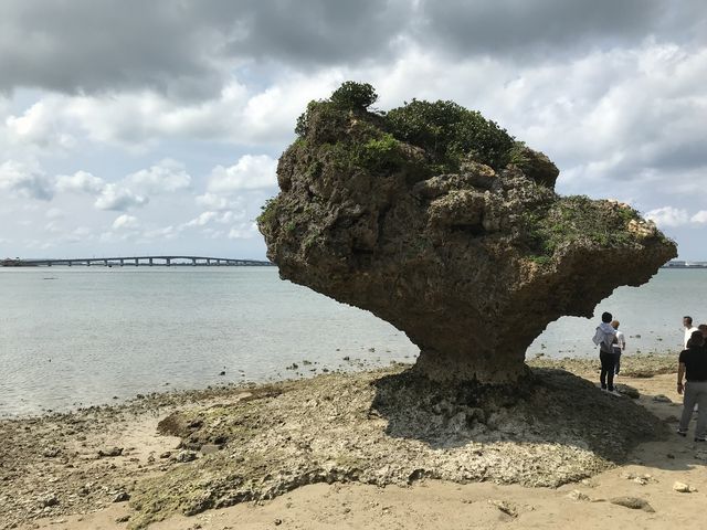 アマミチューの墓近くにある奇岩_アマミチューの墓