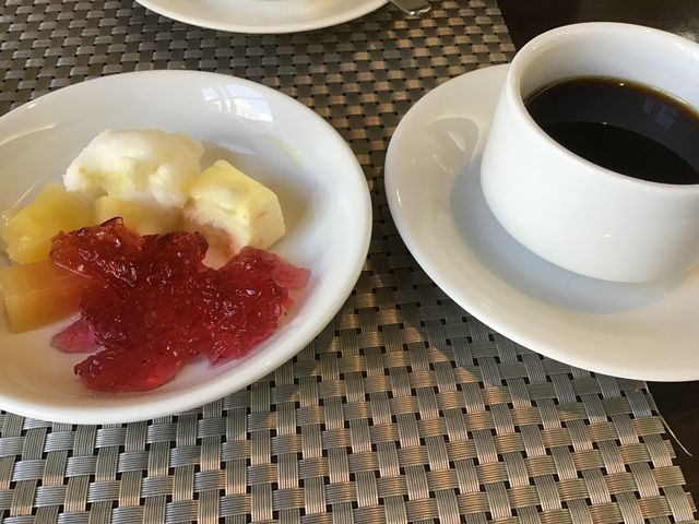 コーヒーにスイーツ_オールデイ・ダイニング Verde ヴェルデ