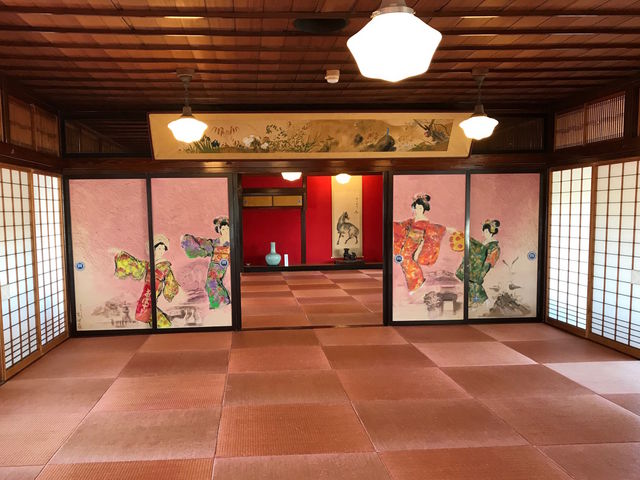 紅花で染めた商売繁盛(半畳)の畳_舞娘茶屋相馬樓 竹久夢二美術館