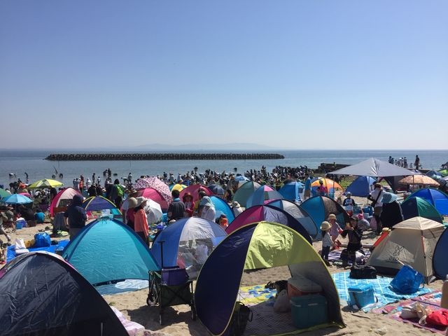 あっという間にテントだらけ_山田潮干狩り