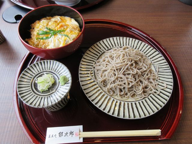 カツ丼とのセットメニューを注文しました。カツ丼もよし。_蕎麦や 銀次郎