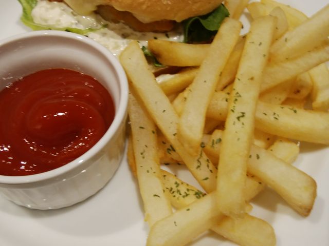 三種チーズのタルタルフィッシュバーガー_ビッグエコー BIG ECHO 御茶ノ水店